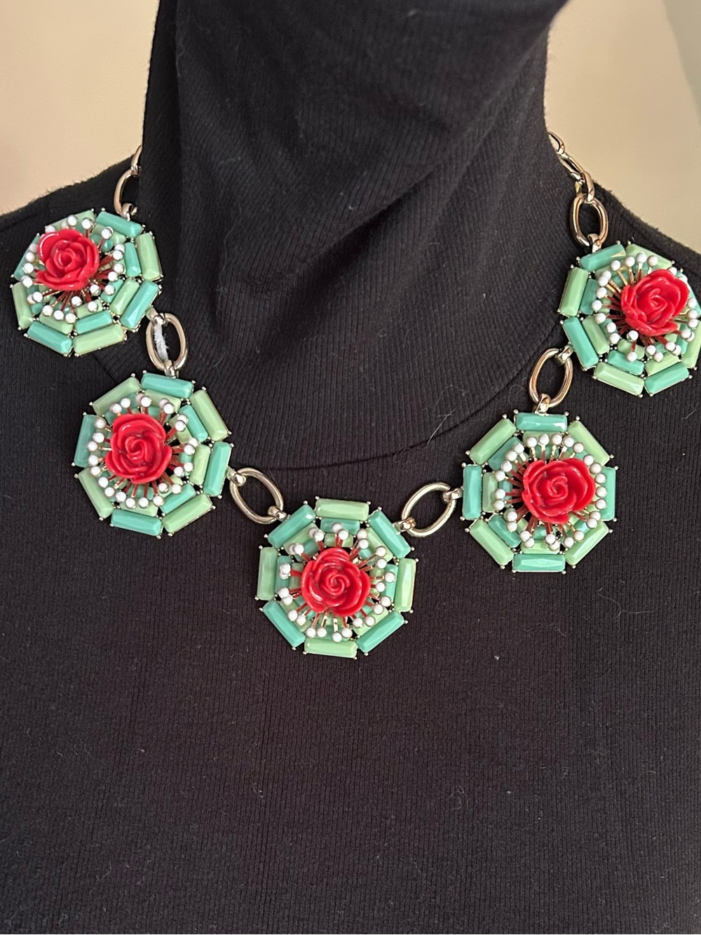 Flowers, pearls, jade -look and coral-look statement necklace